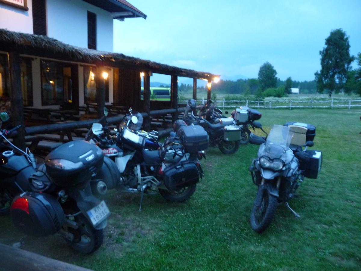Motel Zaborje ปลูชิเน ภายนอก รูปภาพ