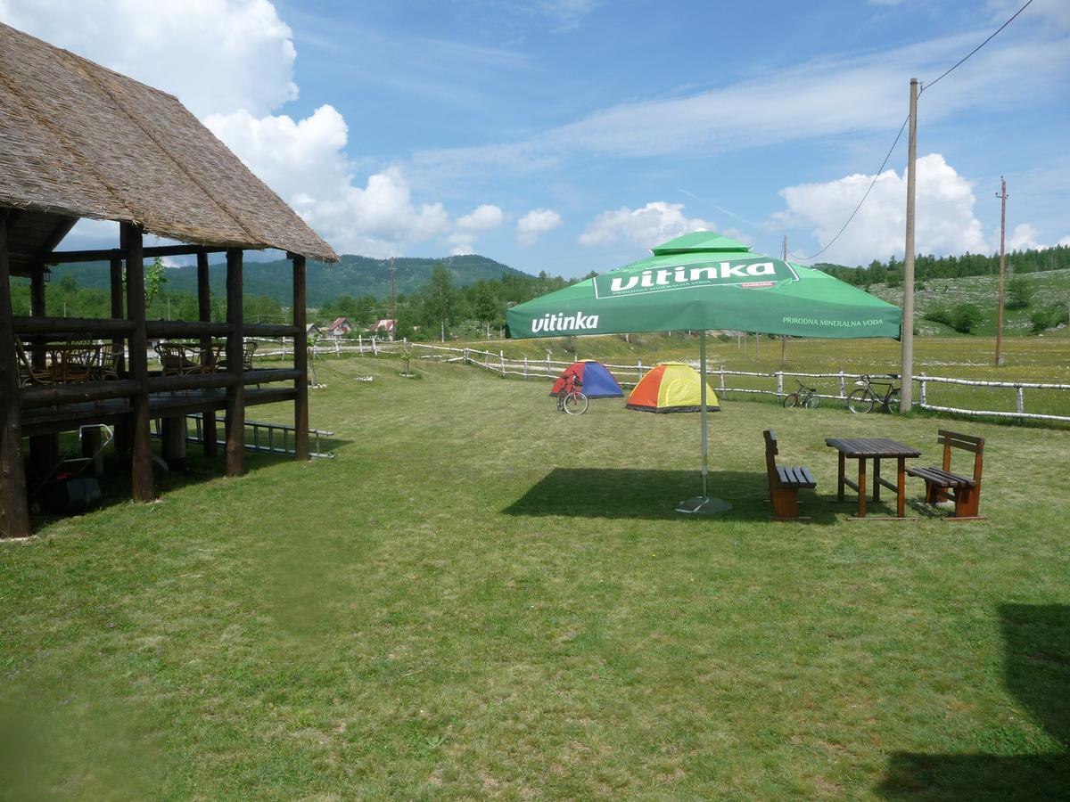 Motel Zaborje ปลูชิเน ภายนอก รูปภาพ