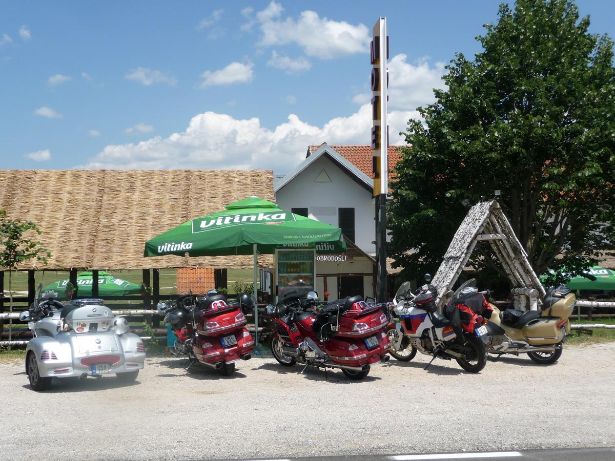 Motel Zaborje ปลูชิเน ภายนอก รูปภาพ