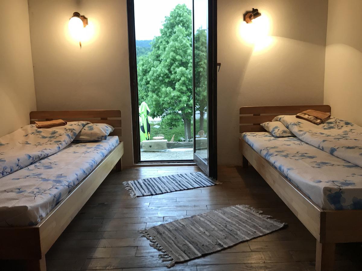 Motel Zaborje ปลูชิเน ภายนอก รูปภาพ