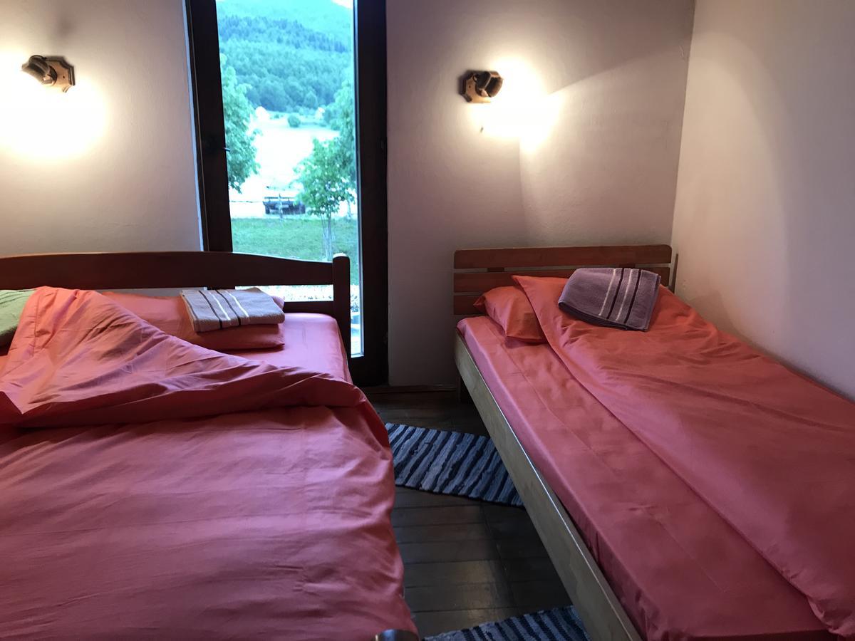 Motel Zaborje ปลูชิเน ภายนอก รูปภาพ