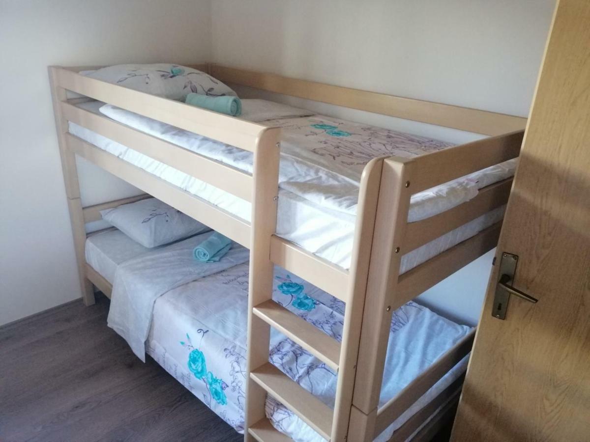 Motel Zaborje ปลูชิเน ภายนอก รูปภาพ