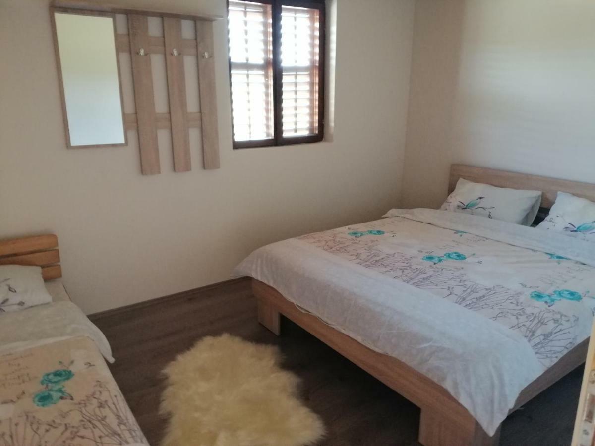 Motel Zaborje ปลูชิเน ภายนอก รูปภาพ